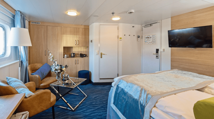 Hurtigruten - MS Polarlys - Expedition Suite Q2.png